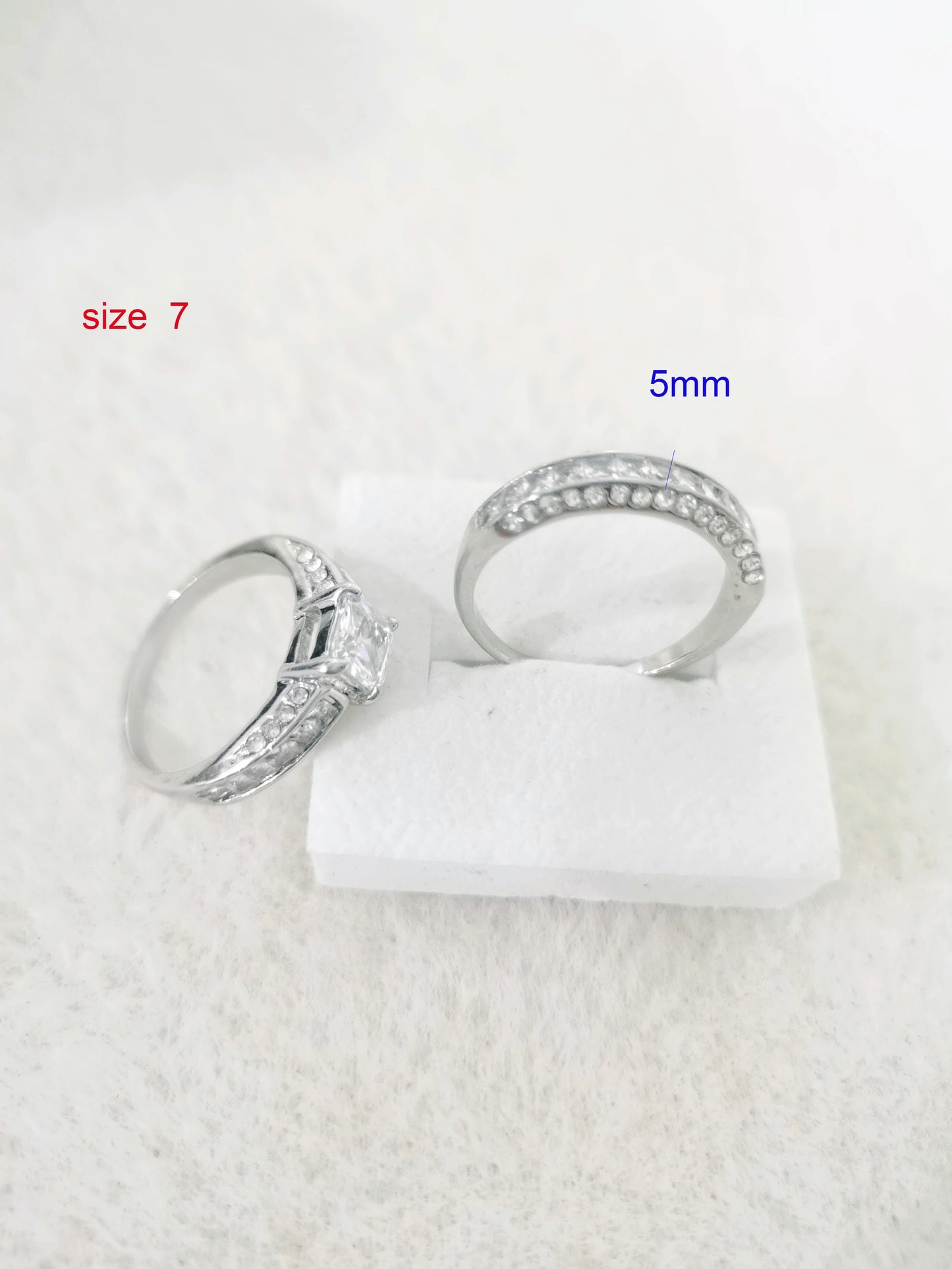 Elegant Princess Cut Engagement & Wedding Ring