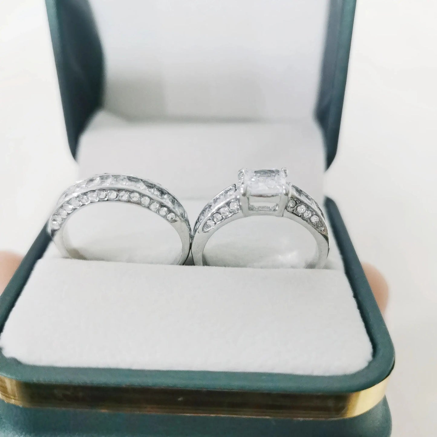 Elegant Princess Cut Engagement & Wedding Ring