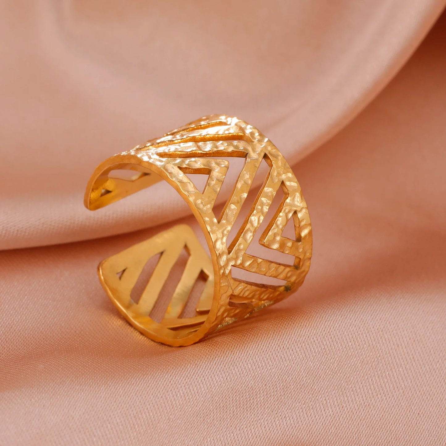 Eterna Gold Open Ring Collection