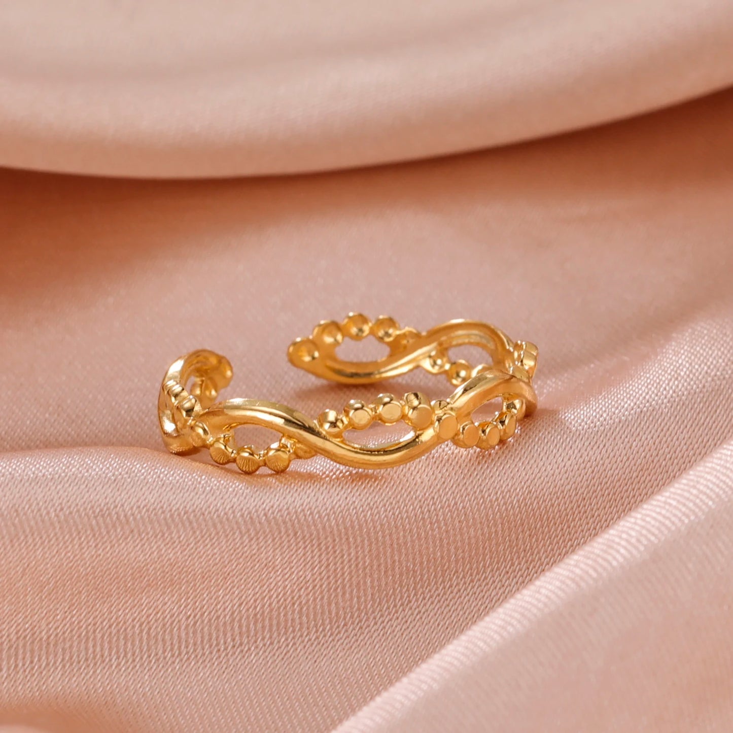 Eterna Gold Open Ring Collection