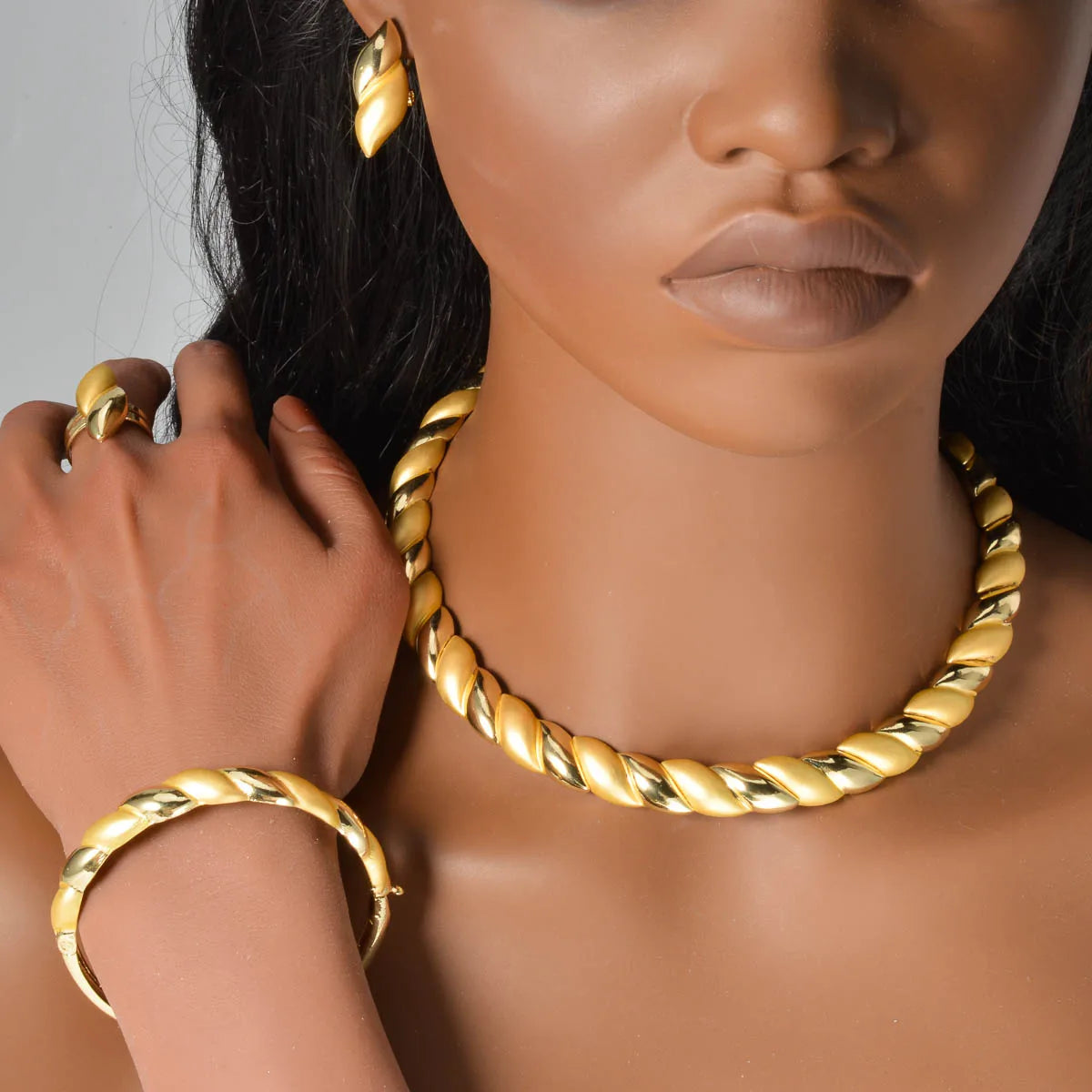 Luxury Golden Swirl Necklace & Earrings Set