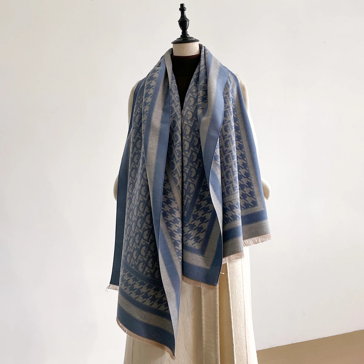 Warm Cashmere Jacquard Scarf