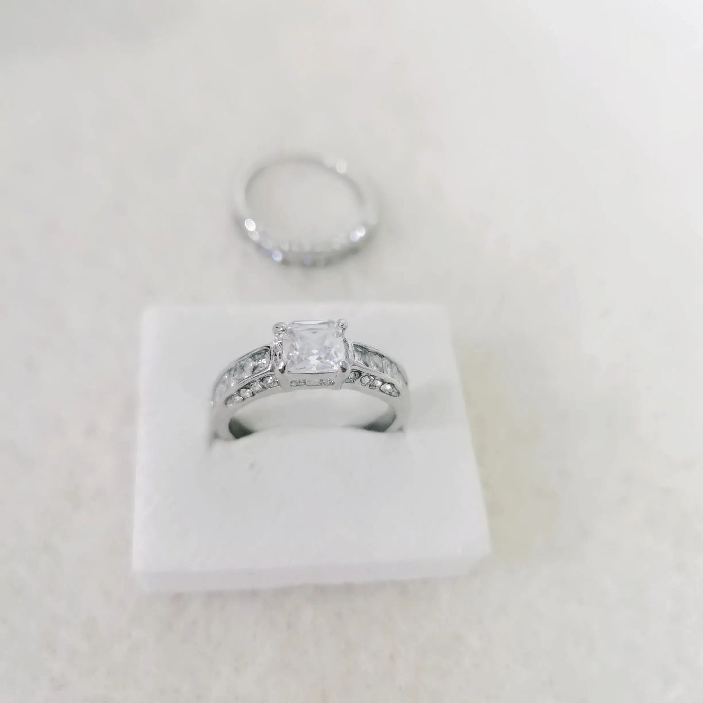 Elegant Princess Cut Engagement & Wedding Ring