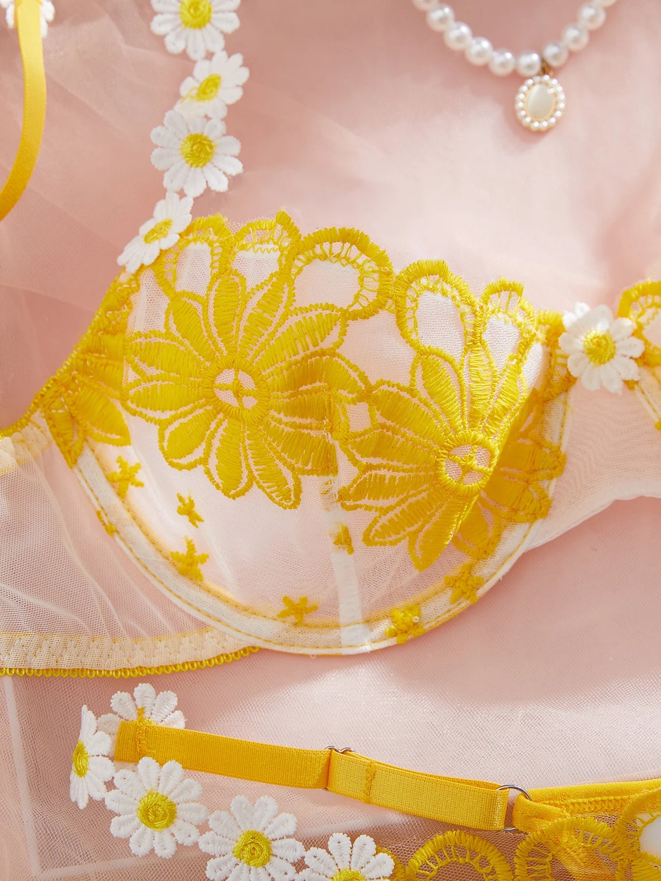 Flora Lace Daisy Set