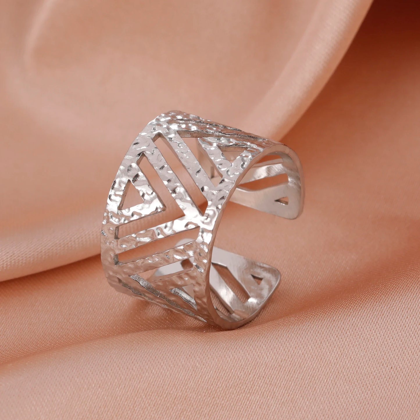 Eterna Gold Open Ring Collection