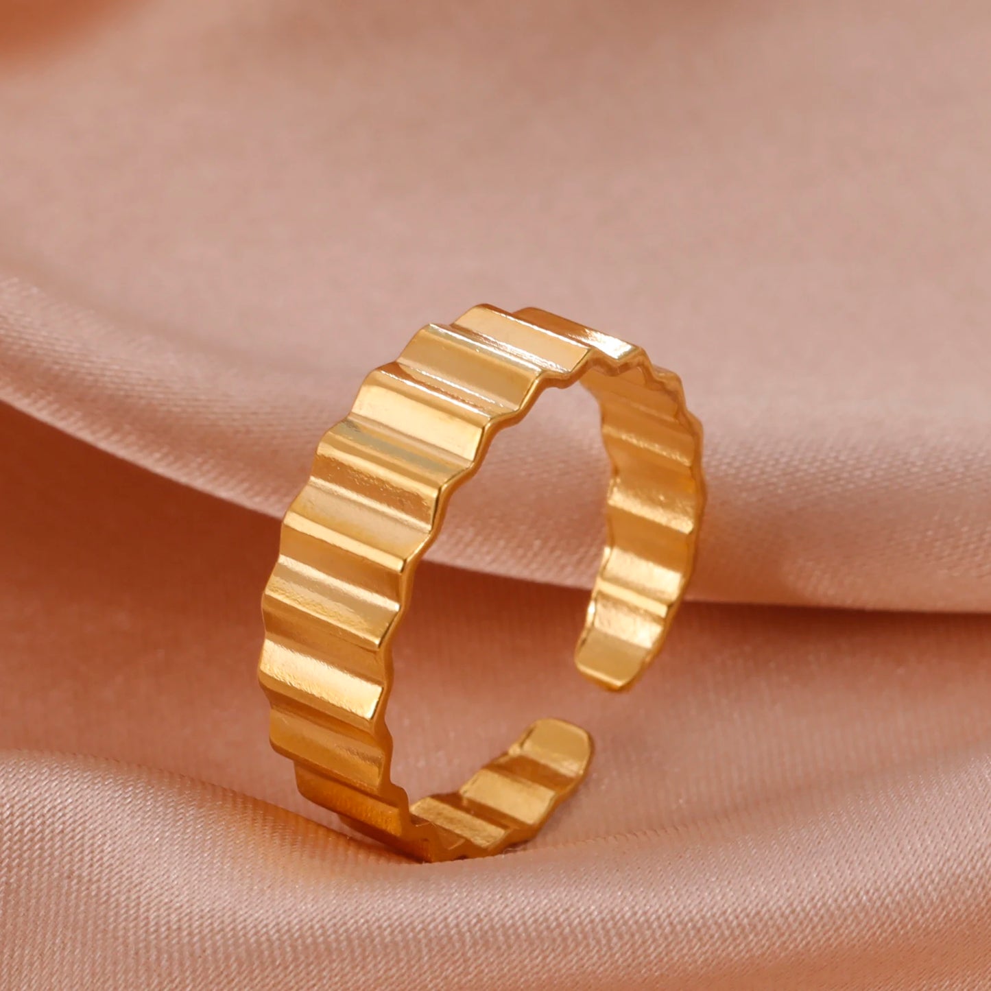 Eterna Gold Open Ring Collection